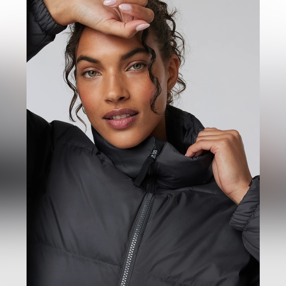 NWT!! Sold out! VUORI Hillside Down Jacket, Size M - Picture 6 of 8